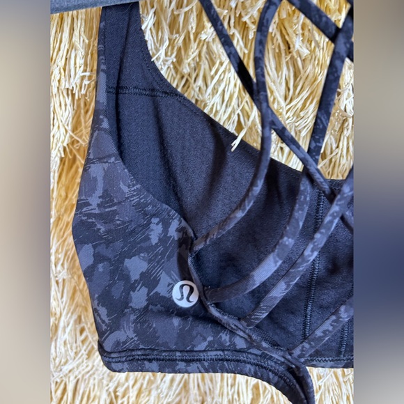 Lululemon Free to Be Bra✨A/B Cup✨Hideaway Camo Deep Coal Black✨FLAWLESS✨Sz 8 - Picture 8 of 15